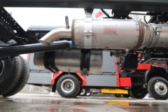 陕汽商用车德龙G200 2.5L柴油 147马力 法士特10档 3.82米排半仓栅式轻卡