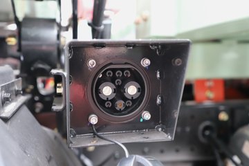 �������ó�����S300 4X2 ���綯���ϳ� ����ʱ��100.07kWhͼƬ