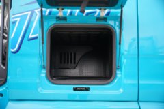 青岛解放 鹰航 智享版 15.7L LNG 720马力 6X4 法士特16档 AMT自动档 牵引车