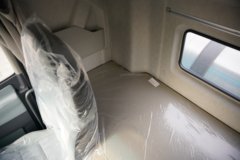 青岛解放 鹰航 智享版 15.7L LNG 720马力 6X4 法士特16档 AMT自动档 牵引车