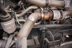 青岛解放 鹰航 智享版 15.7L LNG 720马力 6X4 法士特16档 AMT自动档 牵引车