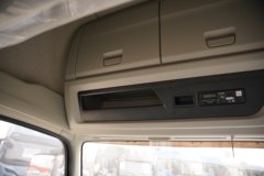 青岛解放 JK6 320马力 4X2 6.75米仓栅式载货车 青岛解放 JK6 320马力 4X2 6.75米仓栅式载货车