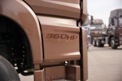 青岛解放JH6 7.8L柴油 360马力 一汽解放10档 6.75米排半仓栅式载货车 青岛解放JH6 7.8L柴油 360马力 一汽解放10档 6.75米排半仓栅式载货车