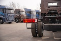 青岛解放JH6 7.8L柴油 360马力 一汽解放10档 6.75米排半仓栅式载货车 青岛解放JH6 7.8L柴油 360马力 一汽解放10档 6.75米排半仓栅式载货车