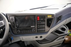 青岛解放JH6 7.8L柴油 360马力 一汽解放10档 6.75米排半仓栅式载货车 青岛解放JH6 7.8L柴油 360马力 一汽解放10档 6.75米排半仓栅式载货车