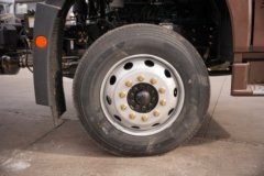 青岛解放JH6 7.8L柴油 360马力 一汽解放10档 6.75米排半仓栅式载货车 青岛解放JH6 7.8L柴油 360马力 一汽解放10档 6.75米排半仓栅式载货车