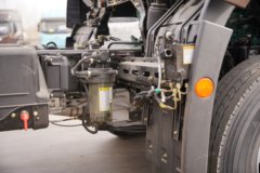 青岛解放JH6 7.8L柴油 360马力 一汽解放10档 6.75米排半仓栅式载货车 青岛解放JH6 7.8L柴油 360马力 一汽解放10档 6.75米排半仓栅式载货车