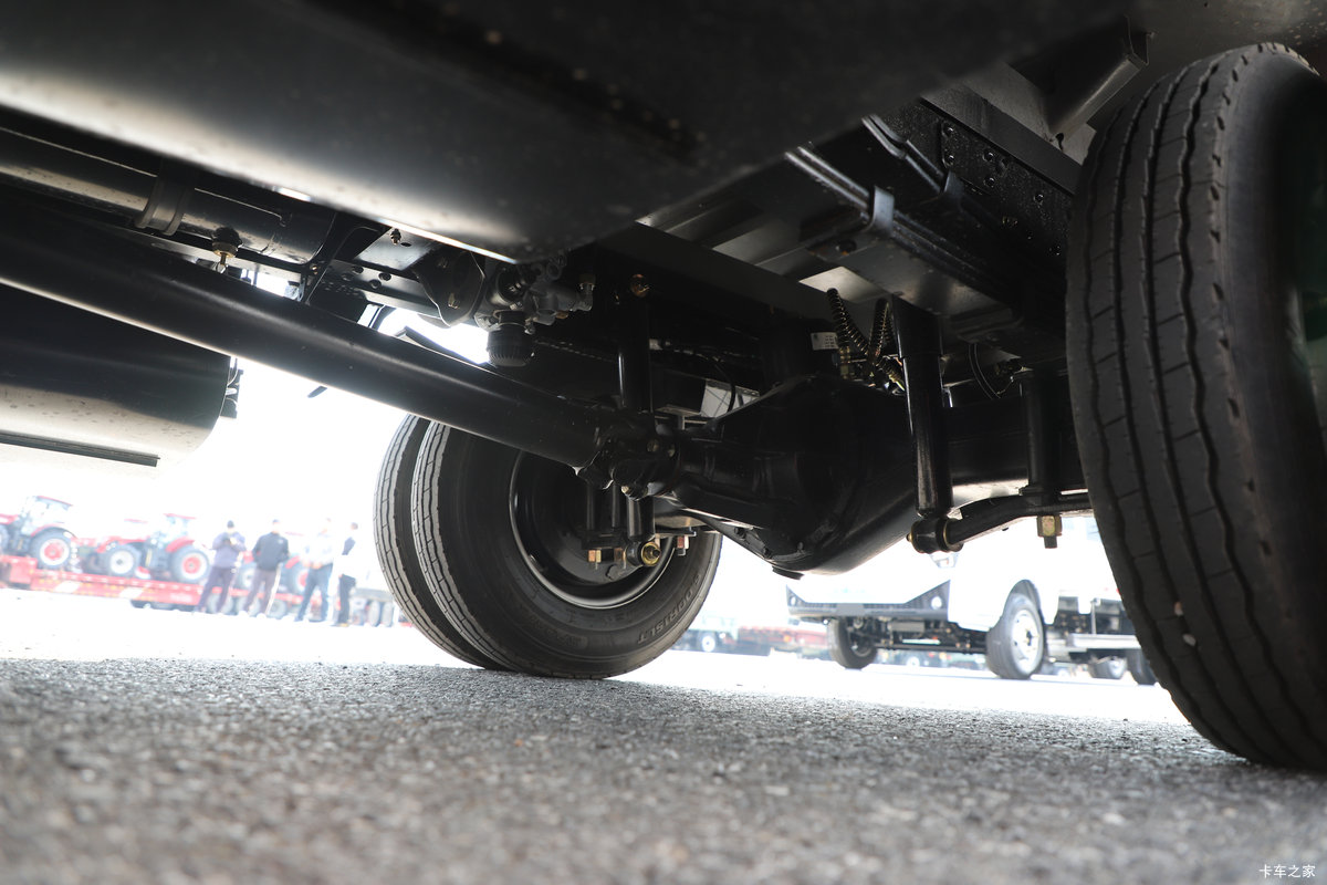 飞碟缔途MX CNG轻卡解析 122 马力+双排座舱 城配短途利器