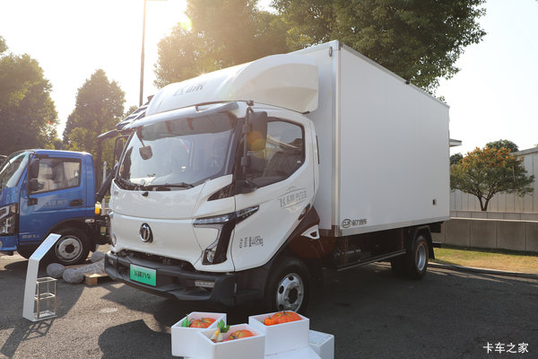 飞碟EW7 4X2 4.16米单排纯电动冷藏车 宁德时代140kWh