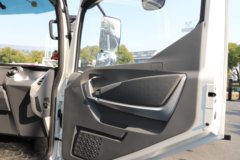 飞碟EW7 4X2 4.16米单排纯电动冷藏车 宁德时代140kWh