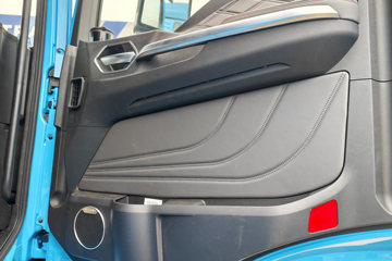 �����ǵ¿�SITRAK G7M 6X4 ���綯ǣ���� ����ʱ��400kWhͼƬ