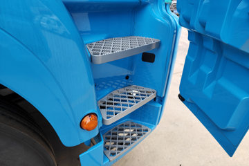 �����ǵ¿�SITRAK G7M 6X4 ���綯ǣ���� ����ʱ��400kWhͼƬ