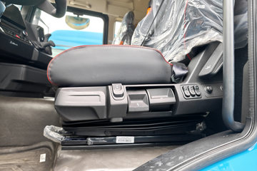 �����ǵ¿�SITRAK G7M 6X4 ���綯ǣ���� ����ʱ��400kWhͼƬ