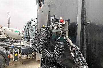 �����ǵ¿�SITRAK G7M 6X4 ���綯ǣ���� ����ʱ��400kWhͼƬ