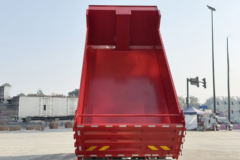 中国重汽成都商用车V3-X 4.3L柴油 240马力 6X2R 法士特10档 4.7米排半自卸车