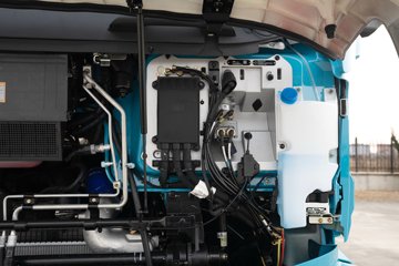 ���ӥ�� 15L LNG 600���� 6X4 һ�����12�� AMT�Զ��� ǣ����ͼƬ