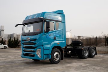 LNG 600马力 6X4 一汽解放12档 AMT自动档 牵引车