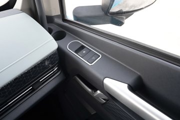 ���ӥ�� 15L LNG 600���� 6X4 һ�����12�� AMT�Զ��� ǣ����ͼƬ