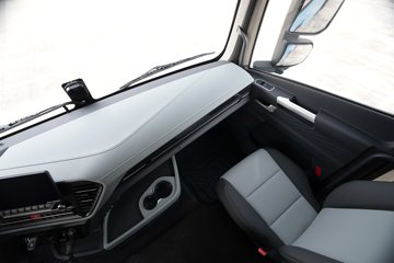 ���ӥ�� 15L LNG 600���� 6X4 һ�����12�� AMT�Զ��� ǣ����ͼƬ