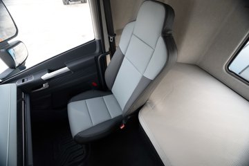 ���ӥ�� 15L LNG 600���� 6X4 һ�����12�� AMT�Զ��� ǣ����ͼƬ