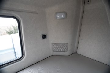 ���ӥ�� 15L LNG 600���� 6X4 һ�����12�� AMT�Զ��� ǣ����ͼƬ