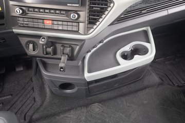 ���ӥ�� 15L LNG 600���� 6X4 һ�����12�� AMT�Զ��� ǣ����ͼƬ