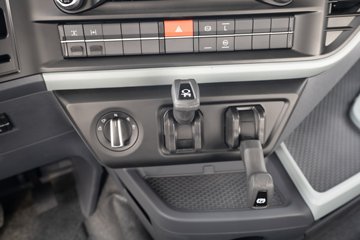 ���ӥ�� 15L LNG 600���� 6X4 һ�����12�� AMT�Զ��� ǣ����ͼƬ