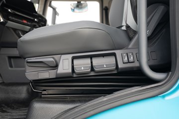 ���ӥ�� 15L LNG 600���� 6X4 һ�����12�� AMT�Զ��� ǣ����ͼƬ