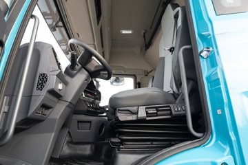 ���ӥ�� 15L LNG 600���� 6X4 һ�����12�� AMT�Զ��� ǣ����ͼƬ