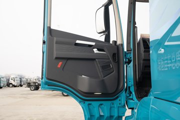���ӥ�� 15L LNG 600���� 6X4 һ�����12�� AMT�Զ��� ǣ����ͼƬ