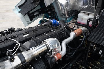 ���ӥ�� 15L LNG 600���� 6X4 һ�����12�� AMT�Զ��� ǣ����ͼƬ