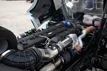 ���ӥ�� 15L LNG 600���� 6X4 һ�����12�� AMT�Զ��� ǣ����ͼƬ