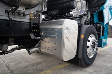 ���ӥ�� 15L LNG 600���� 6X4 һ�����12�� AMT�Զ��� ǣ����ͼƬ