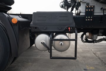 ���ӥ�� 15L LNG 600���� 6X4 һ�����12�� AMT�Զ��� ǣ����ͼƬ
