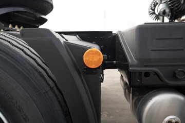 ���ӥ�� 15L LNG 600���� 6X4 һ�����12�� AMT�Զ��� ǣ����ͼƬ