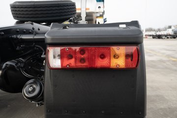 ���ӥ�� 15L LNG 600���� 6X4 һ�����12�� AMT�Զ��� ǣ����ͼƬ