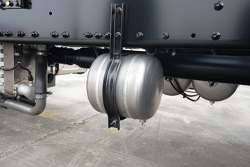���ӥ�� 15L LNG 600���� 6X4 һ�����12�� AMT�Զ��� ǣ����ͼƬ