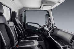 江铃蓝鲸宽体 2.5L柴油 174马力 法士特8档 4.2米单排厢式轻卡