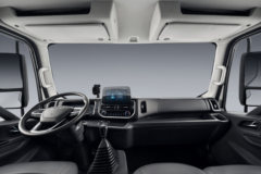 江铃蓝鲸宽体 2.5L柴油 174马力 法士特8档 4.2米单排厢式轻卡