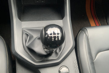 ���� ��� ɽ�ذ� ������ 2.3T���� 177���� �ֶ����� ����˫��Ƥ��ͼƬ