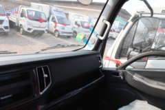 时代领航M5 2.5L柴油 150马力  万里扬5档 气刹 4.17米单排栏板轻卡