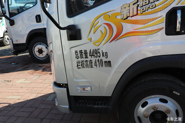 解放 新招财虎 2.5L柴油 150马力 万里扬5档 4.2米单排栏板轻卡
