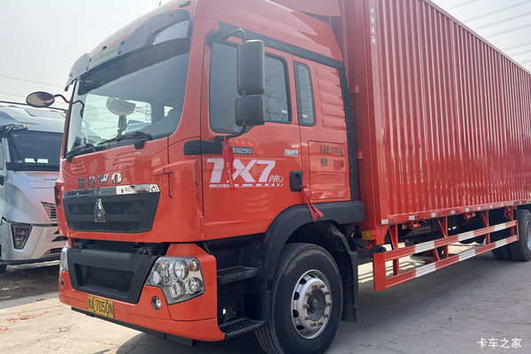 重汽豪沃HOWO TX7 PRO 沃盈版 6.9L柴油 290马力 4X2 中国重汽8档 9.6米厢式载货车