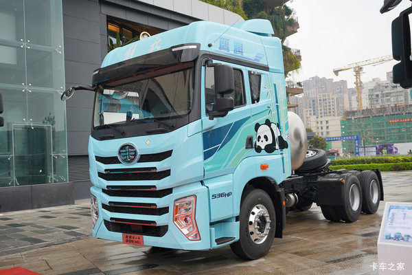 解放鹰腾 13.2L LNG 530马力 6X4 一汽解放12档 AMT自动档 牵引车