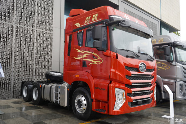 青岛解放鹰腾 13.2L柴油 580马力 6X4 一汽解放12档 牵引车