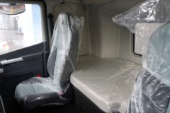 青岛解放鹰腾 13.2L柴油 580马力 6X4 一汽解放12档 牵引车