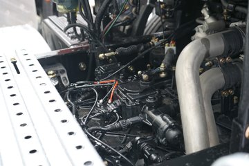 �ൺ���ӥ�� 13.2L���� 580���� 6X4 һ�����12�� ǣ����ͼƬ