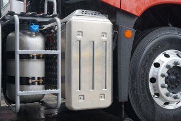 �ൺ���ӥ�� 13.2L���� 580���� 6X4 һ�����12�� ǣ����ͼƬ