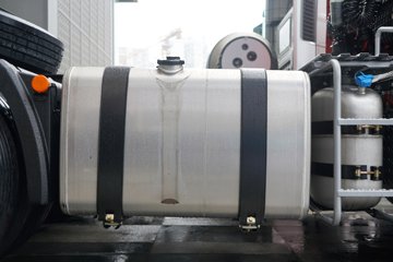 �ൺ���ӥ�� 13.2L���� 580���� 6X4 һ�����12�� ǣ����ͼƬ