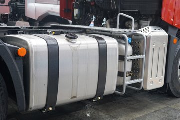 �ൺ���ӥ�� 13.2L���� 580���� 6X4 һ�����12�� ǣ����ͼƬ